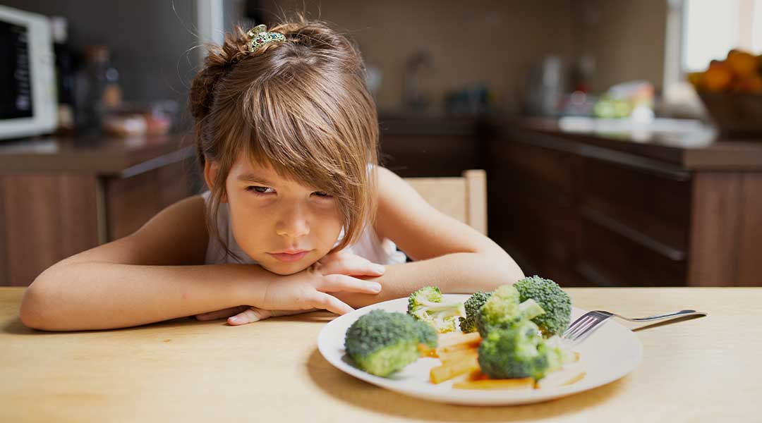 kids eat vegetables sad girl