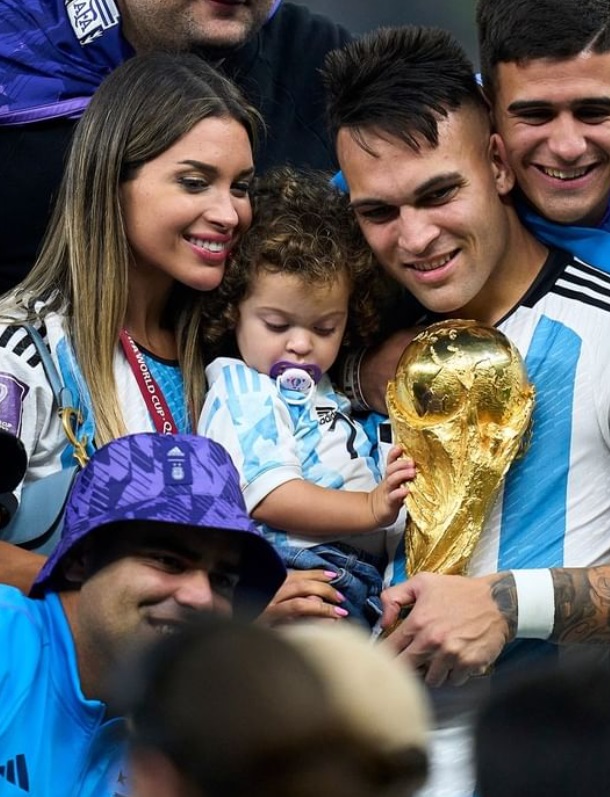 Lautaro Martínez with his wife and son