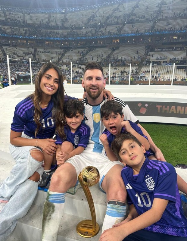 Lionel Messi with his wife and three sons