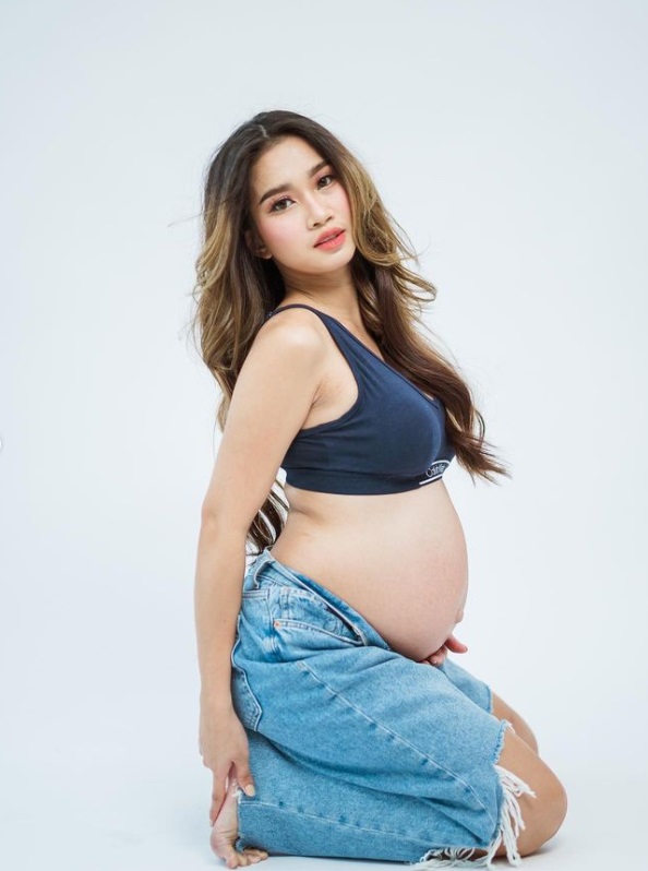 Vien Iligan's maternity shoot at 35 weeks pregnant