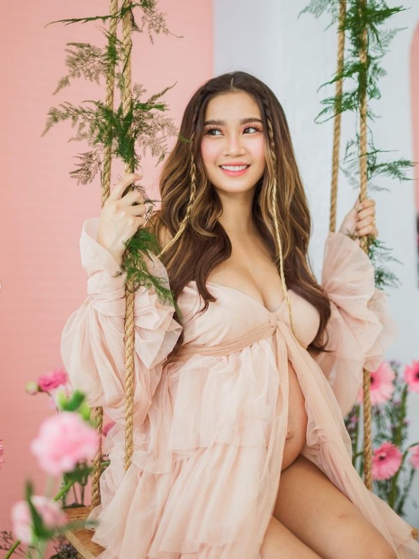 Vien Iligan's maternity shoot at 35 weeks pregnant