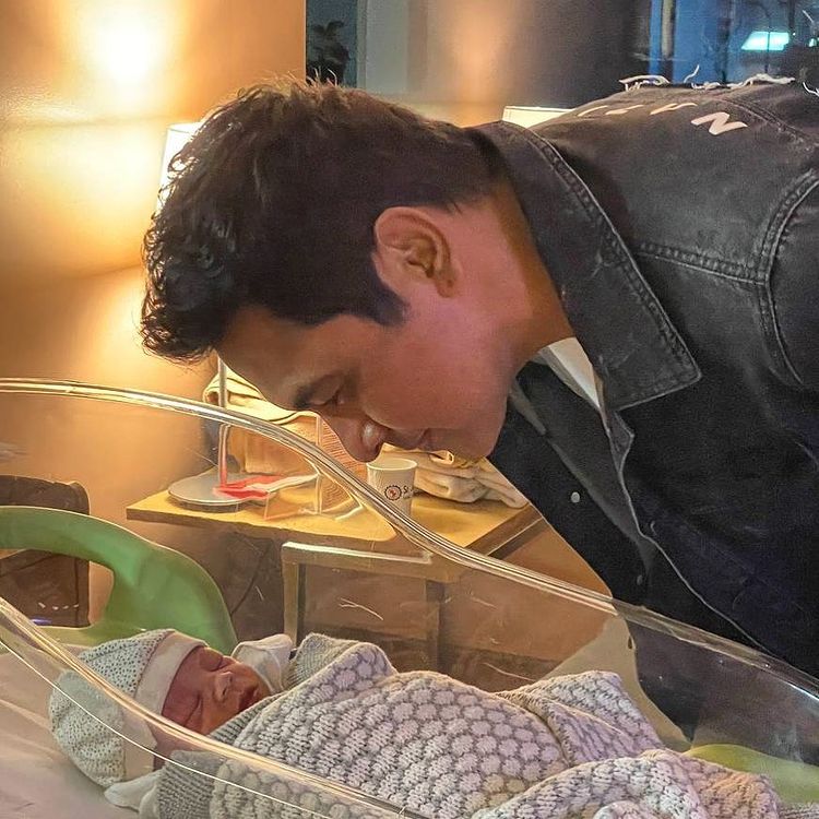 Luch meets his grandfather, Gary Valenciano.