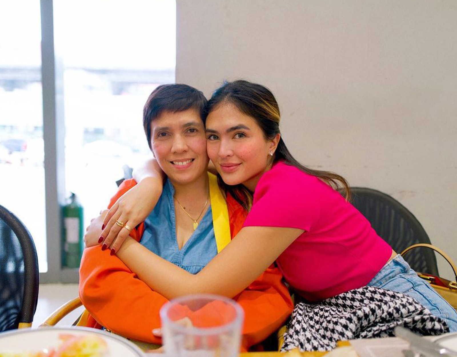 Sofia Andres with her mom