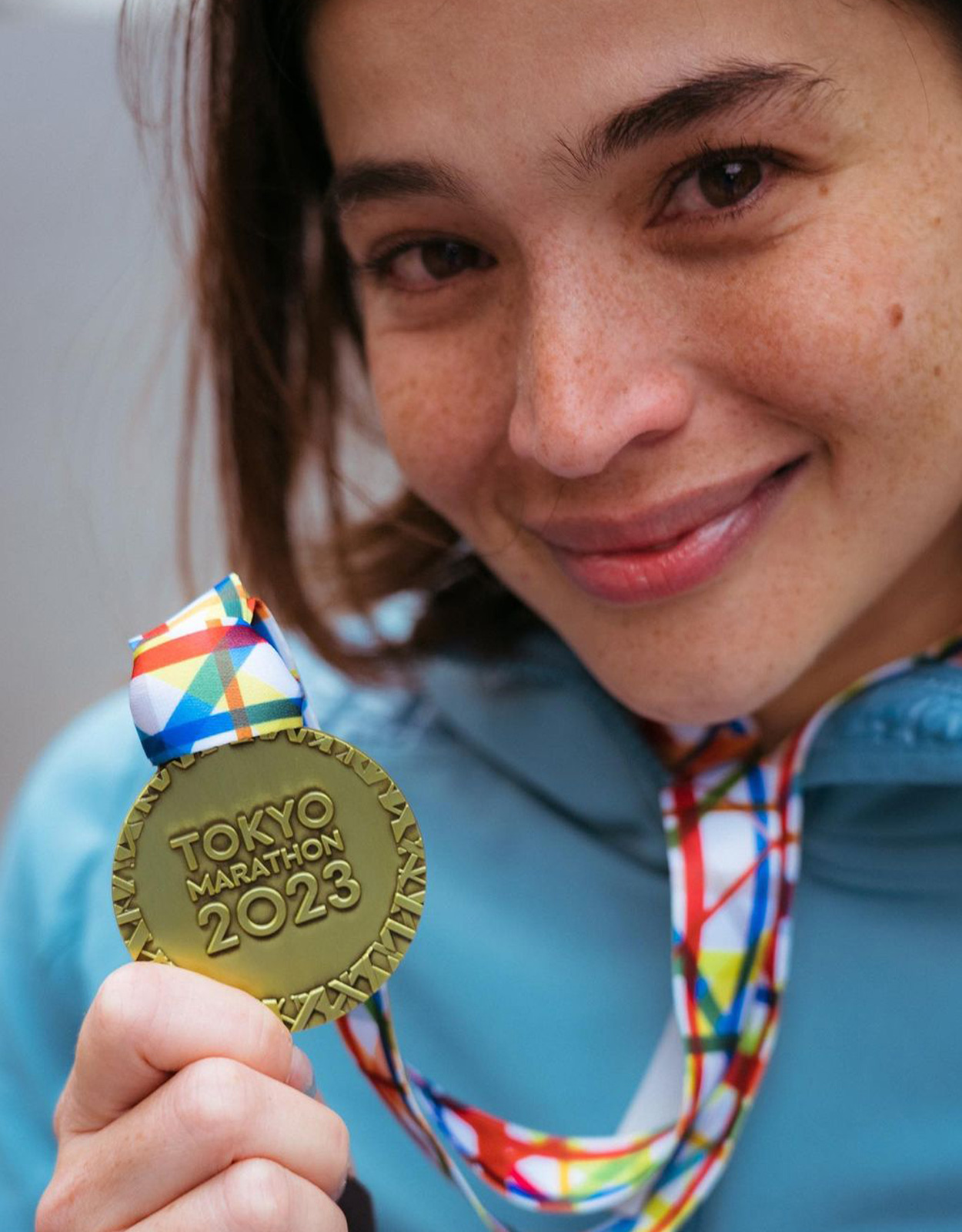 Anne Curtis with her Tokyo Marathon medal