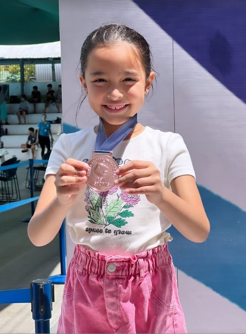 Zia Dantes with her medal