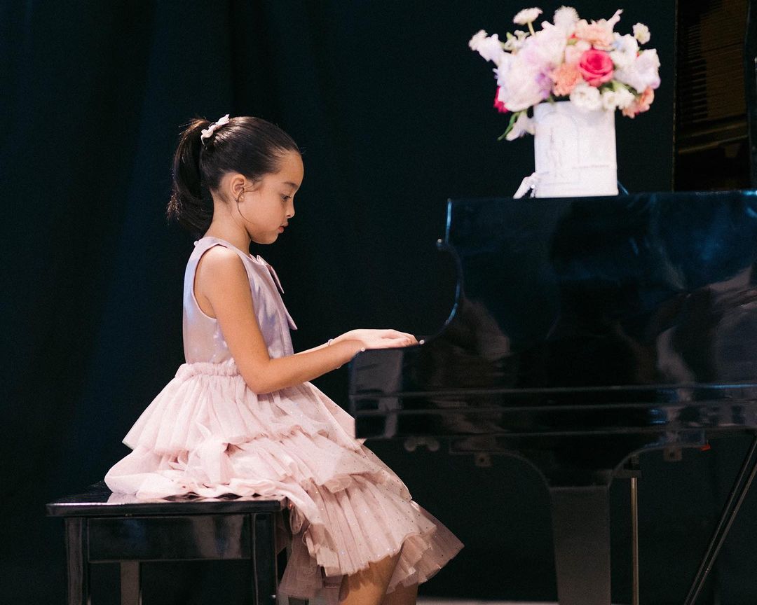 Zia Dantes getting ready to perform for her piano recital