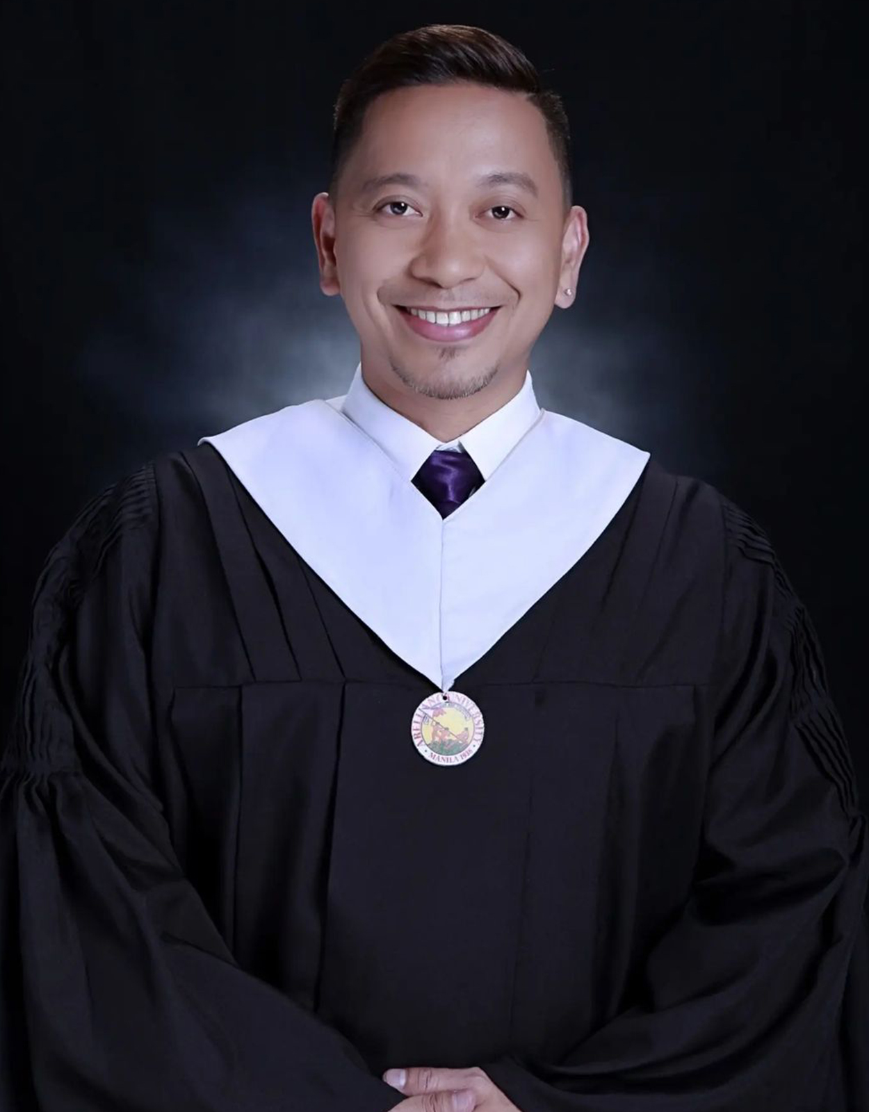 It's Showtime Host Jhong Hilario Graduates Magna Cum Laude from College