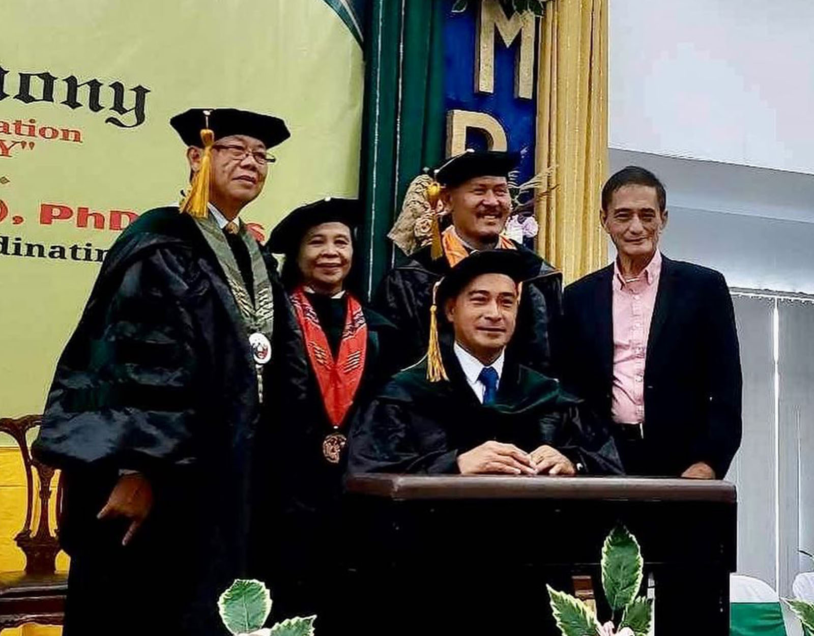 Cesar Montano graduates at 60 years old