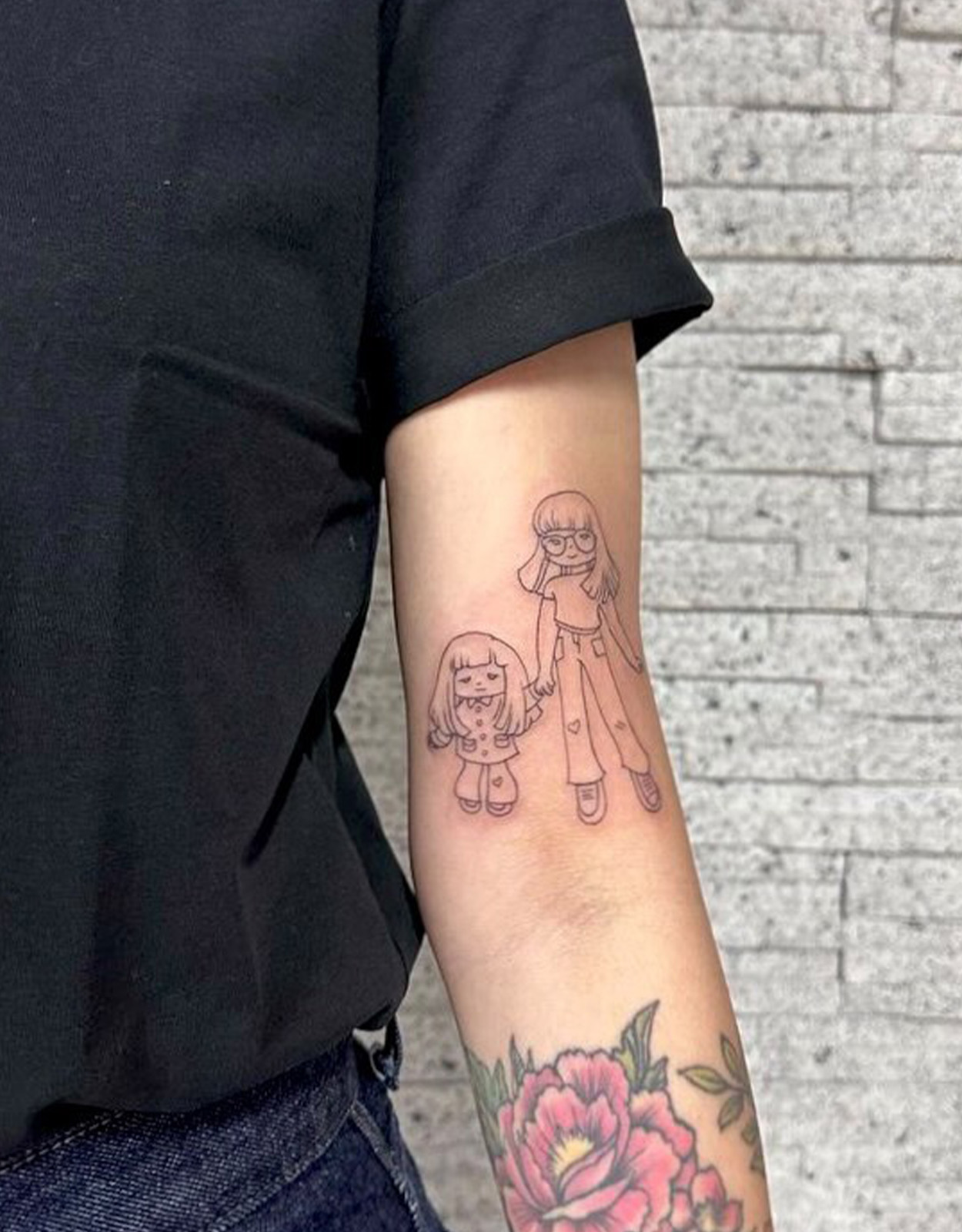 Rina Santos shows her new tattoo of her daughters
