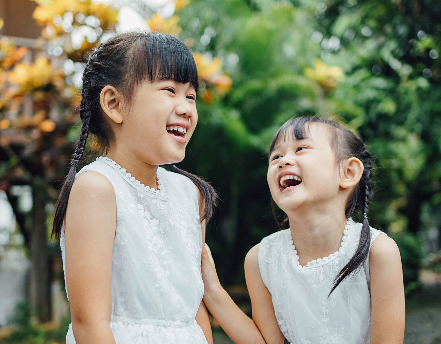 Parents' Cheat Sheet And Guide To Raising Loving Siblings