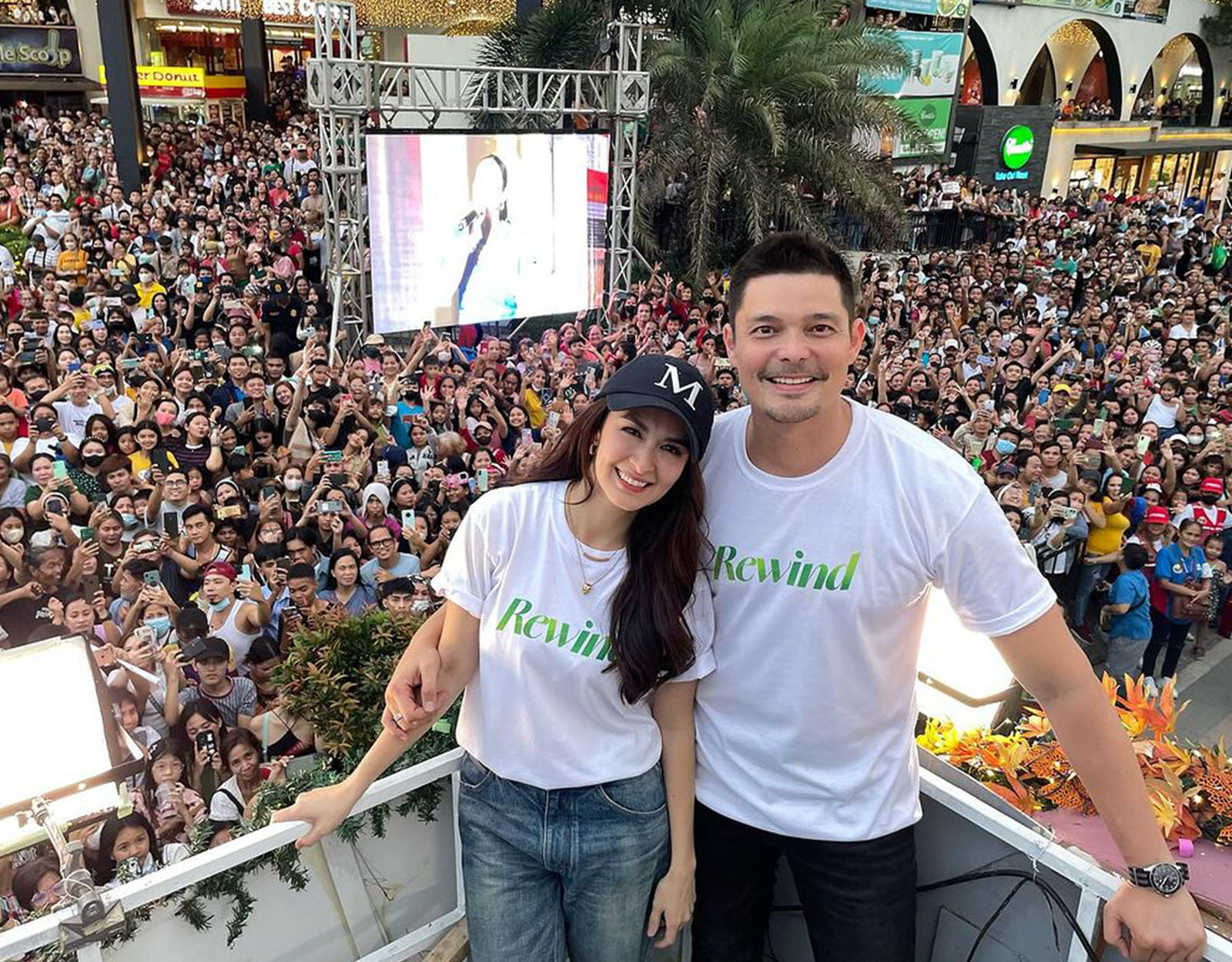 Marian Rivera and Dingdong Dantes pose for a photo during the Metro Manila Film Festival Parade. Source: starcinema and aptentertainment.ph Instagram