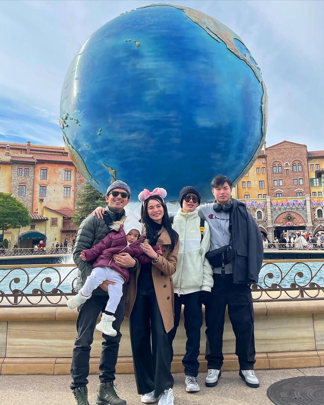The celebrity family of Dennis Trillo and Jennylyn Mercado bring their kids to Japan for their holiday vacation!