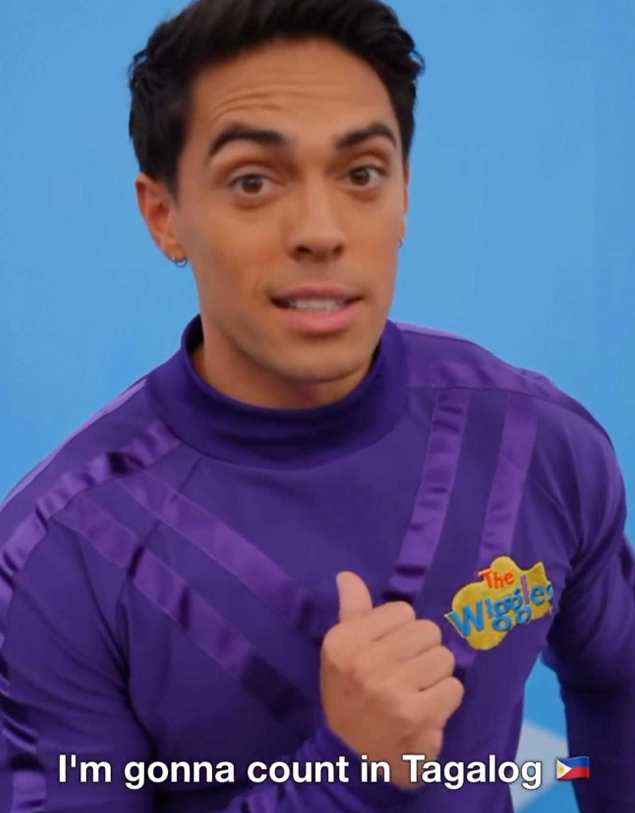 John Pearce Teaches Counting in Filipino on The Wiggles!