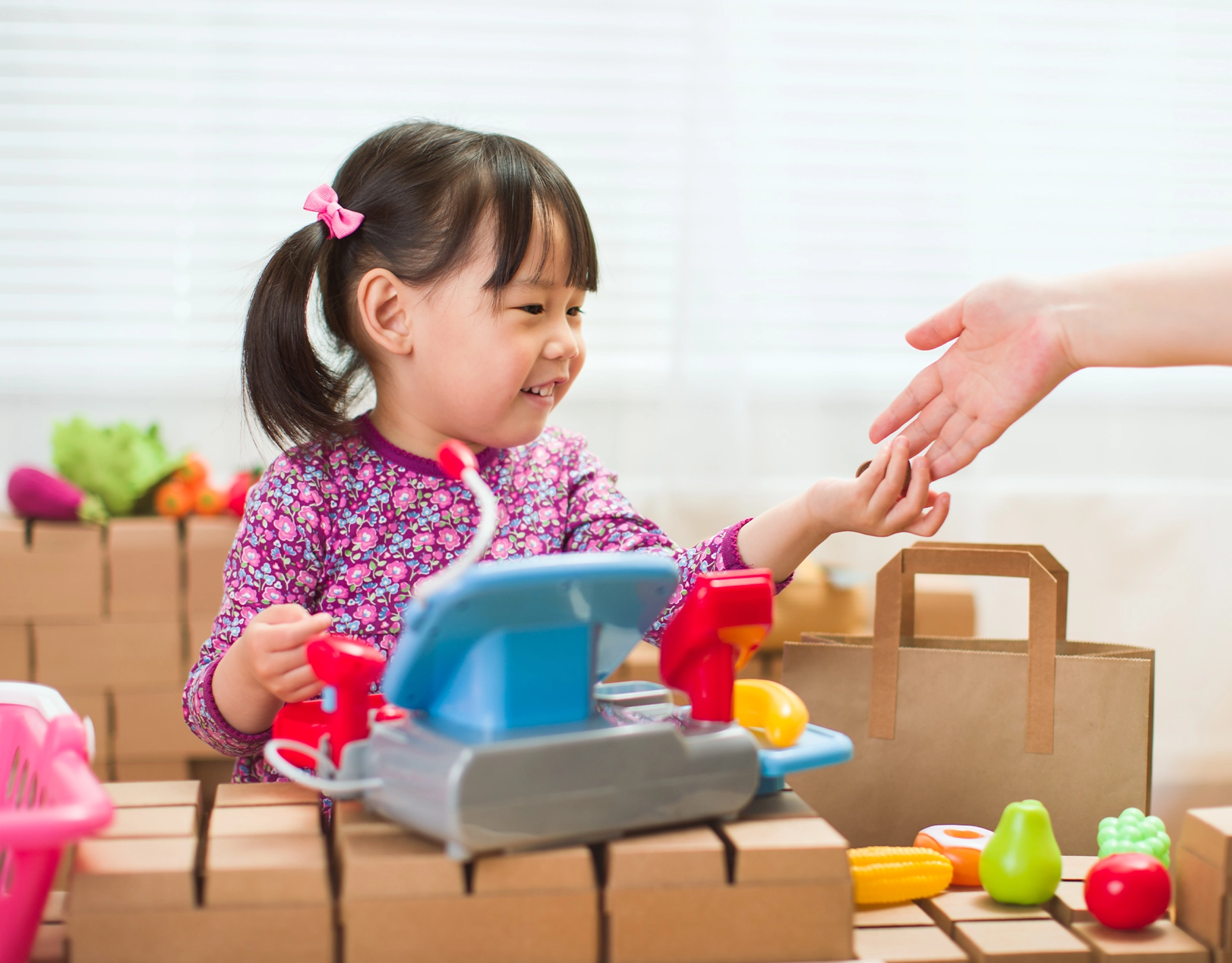 Here's how imaginative play helps kids develop all kinds of intelligence