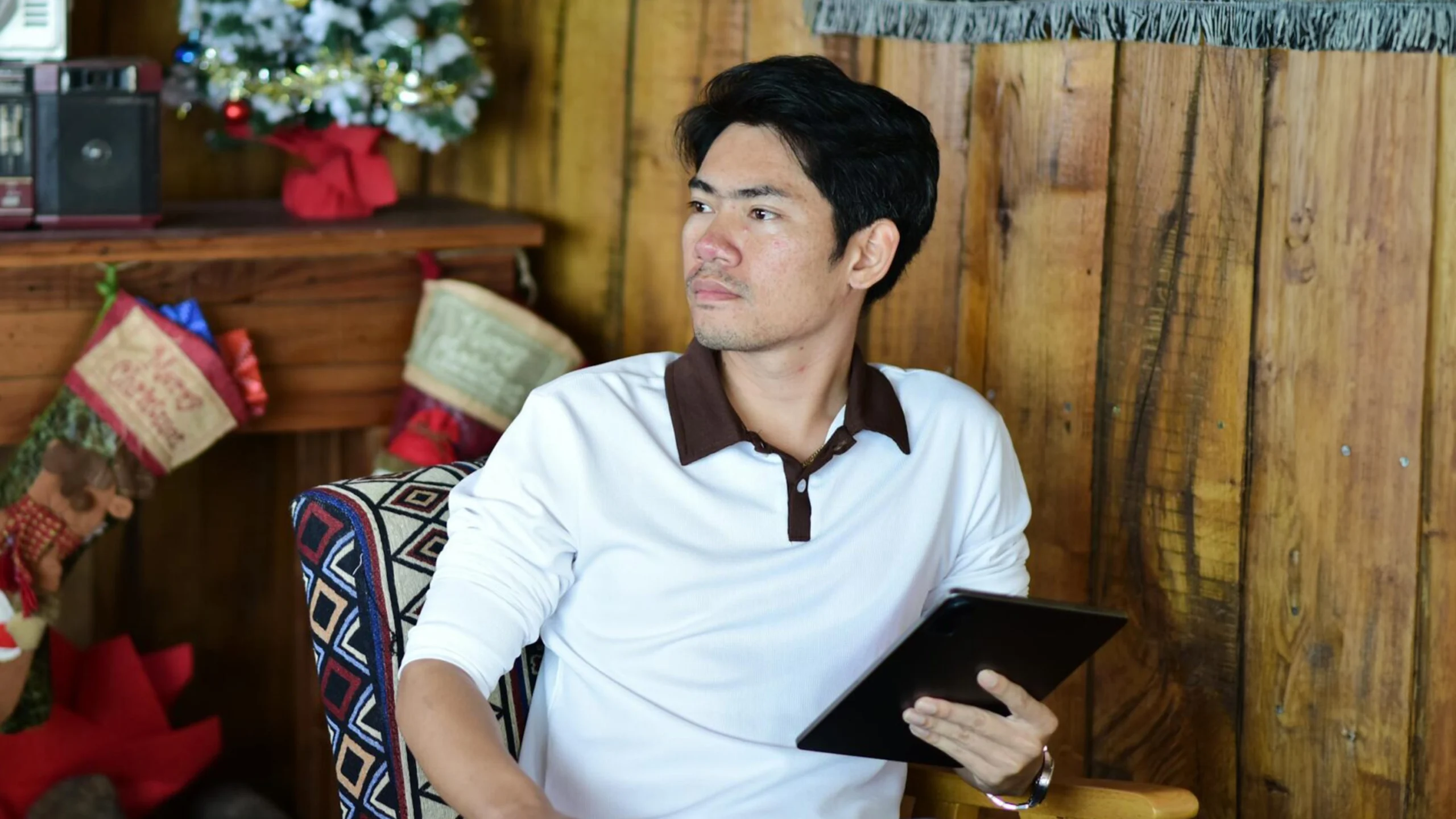 LIST: Christmas Songs to Warm Your Family’s Heart This 2025