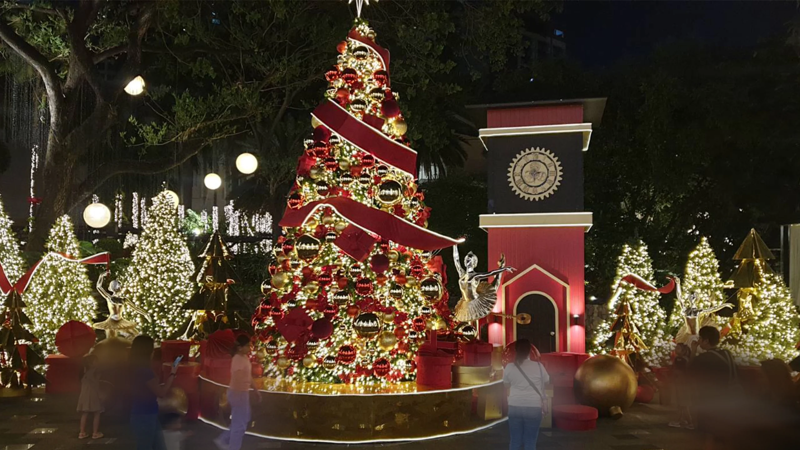 PHOTOS: 2025 Christmas Displays Worth Visiting Within The Metro