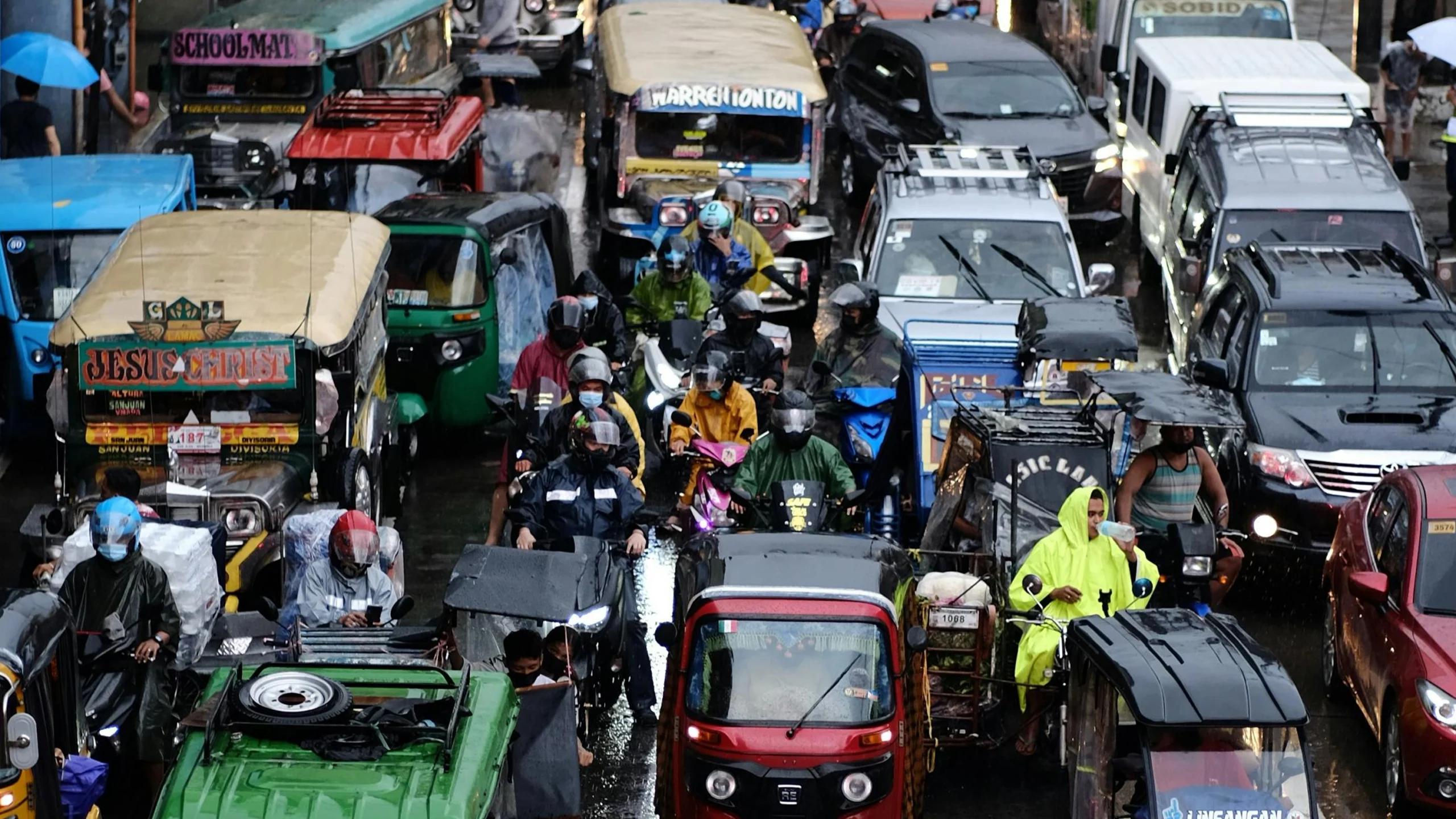 The Modern Parenting Guide to Surviving Holiday Traffic with Kids